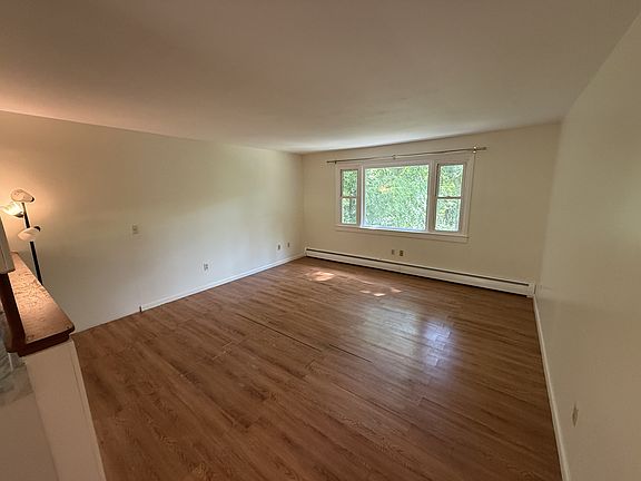 2nd image of 158 Indian Creek Rd APT 2