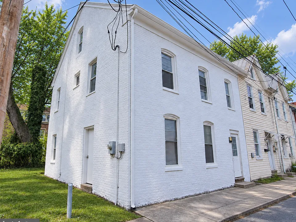 214 N College St #1