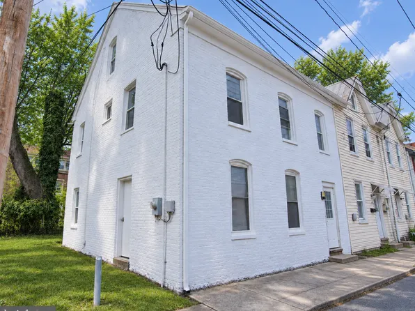 214 N College St #1, Martinsburg, WV 25401