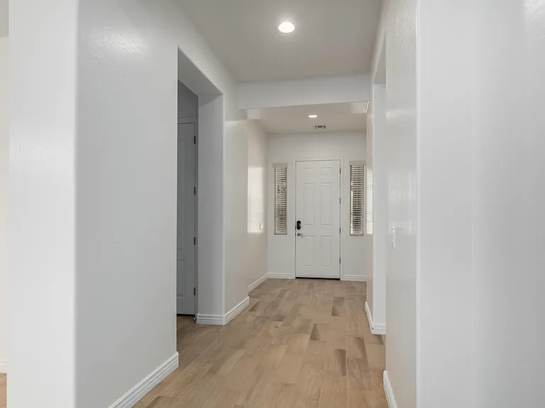 2615 W Balao Dr — Photo 3