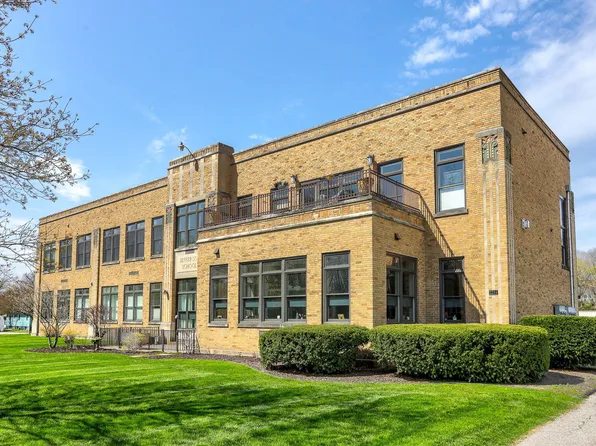 2214 S State St Unit 207, Saint Joseph, MI 49085
