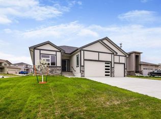 4370 Ridge Rd, Cedar Rapids, IA 52411