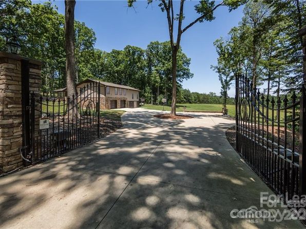 8511 Viking Dr