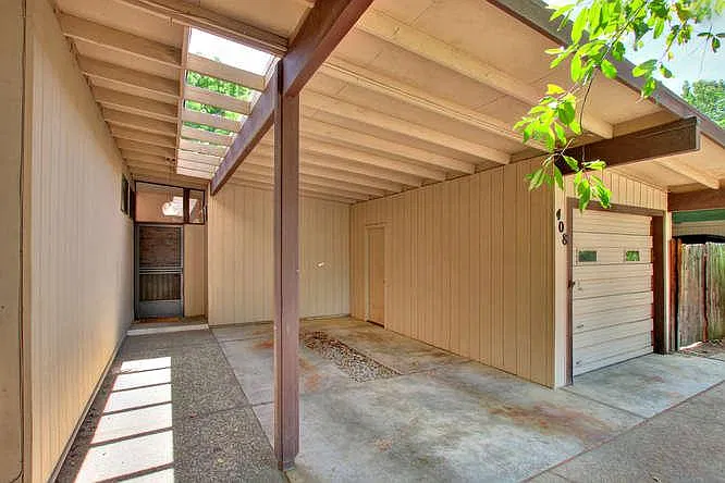 4 bed, 2200 sqft, $4,600 — Photo 3