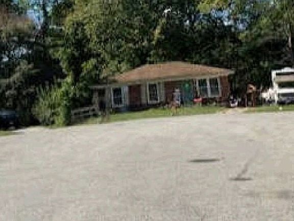 Exterior Neighborhood (street photo)