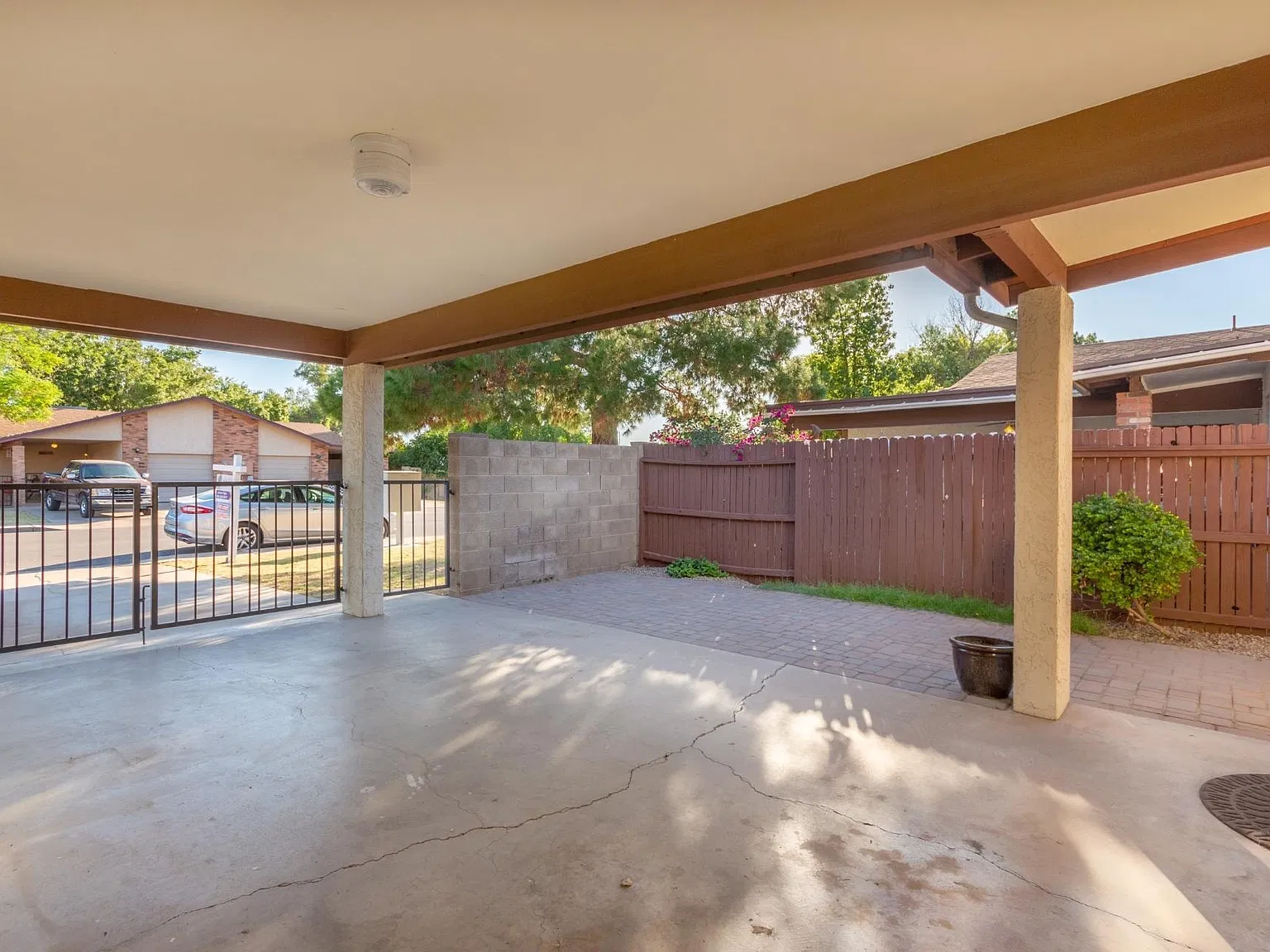 3 bed, 1.5 bath, 1131 sqft, $1,900 — Photo 4