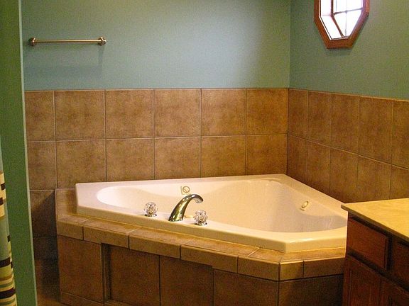 Whirlpool tub
