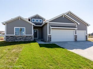 825 NE Owl Ridge Ln, Waukee, IA 50263