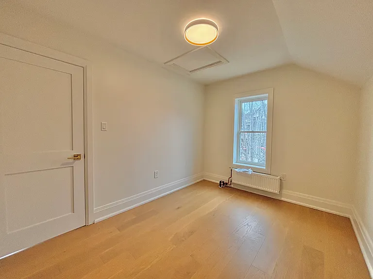 24 Ashley St — Photo 27