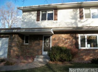 1553 Hinton Trl N, Oakdale, MN 55128