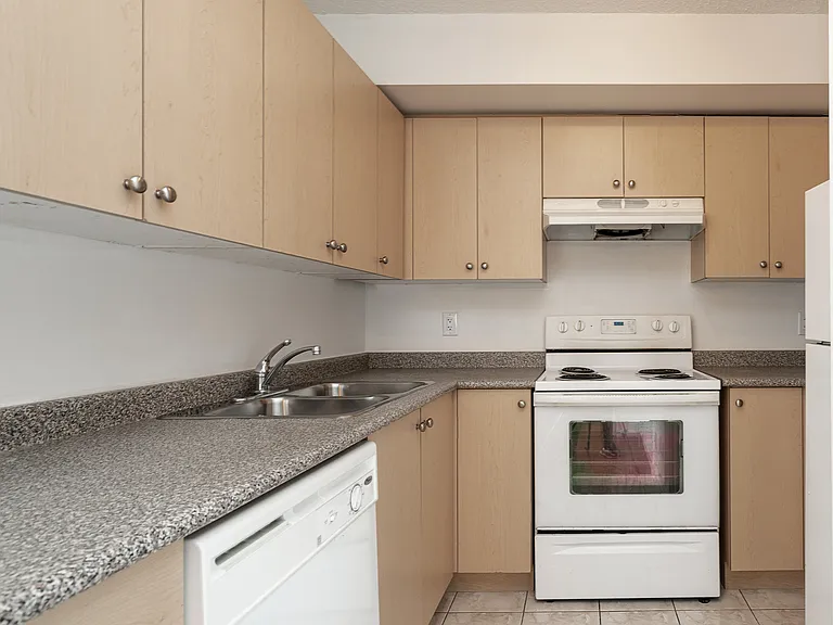 333 Sidney Belsey Cres — Photo 7