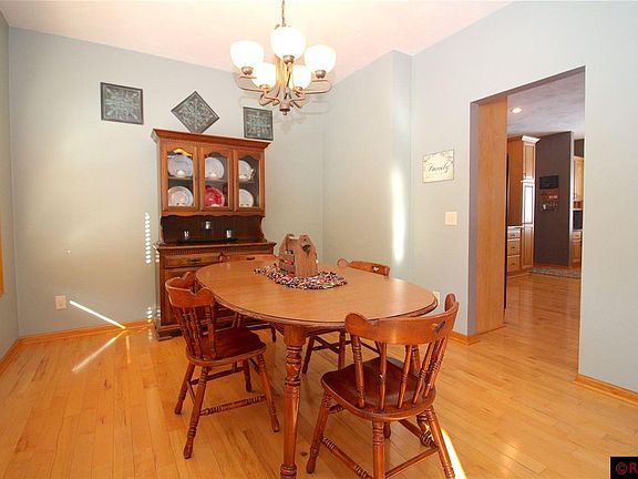 4th image of 79 Evergreen Ct