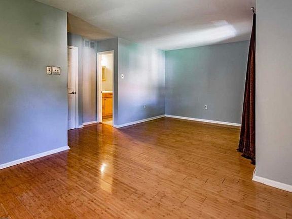 5th image of 46 Lafayette Ln