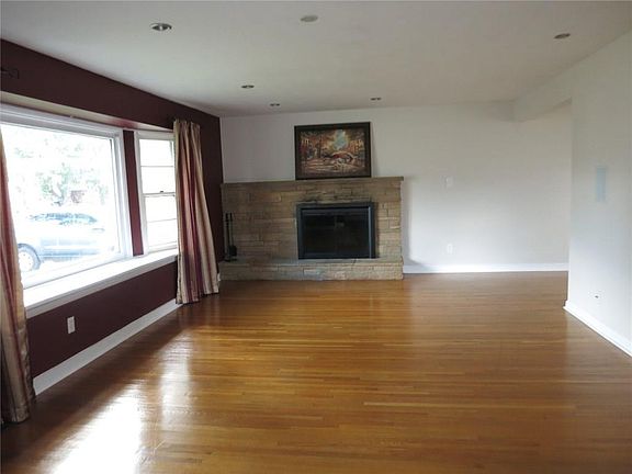 4th image of 223 Hennepin Rd