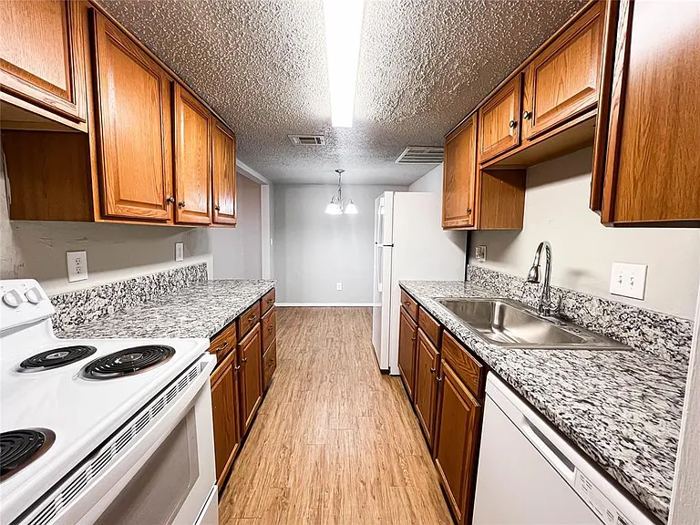 2608 N Ann Arbor Ave #140 — Photo 14
