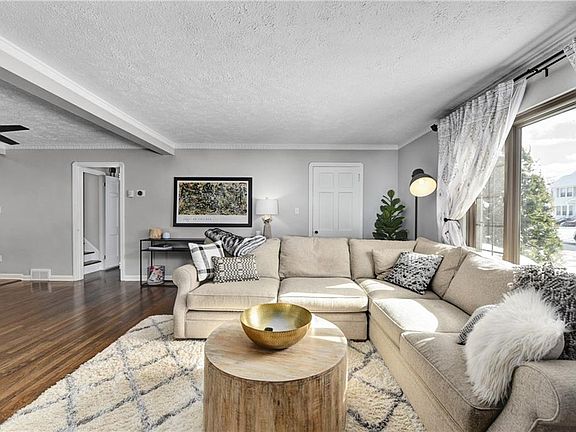 4th image of 19342 Riverwood Ave