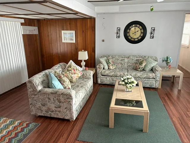2 bed, 720 sqft, $1,400 — Photo 3