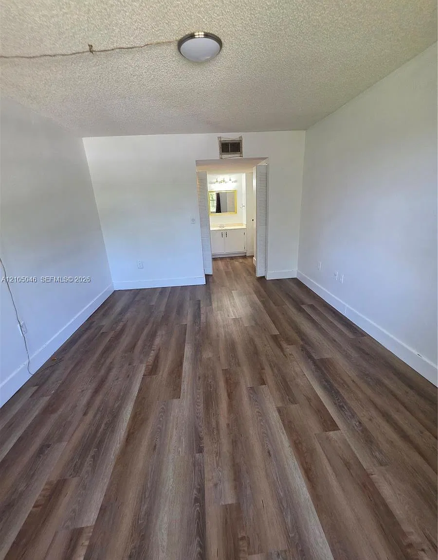 Heritage Circle Condo — Photo 4