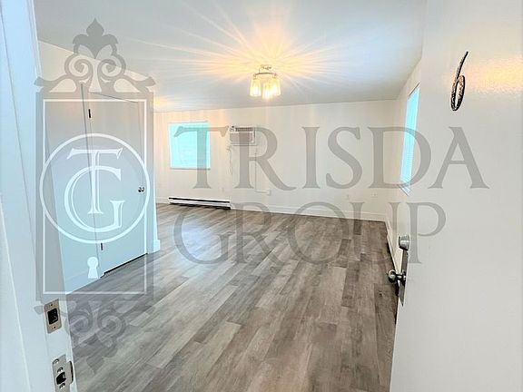 3rd image of 119 Rothesay Ave APT 6