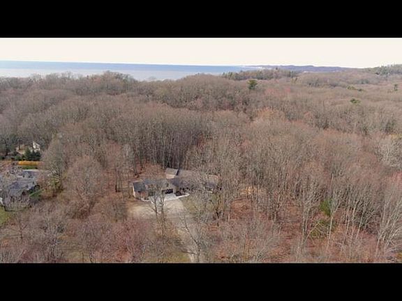 3rd image of 582 Campbell Rd