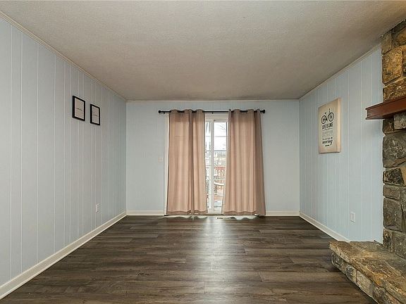 4th image of 5393 Peach Dr