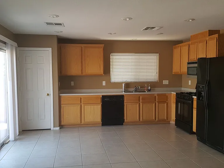 5052 Diamond Ranch Ave — Photo 4