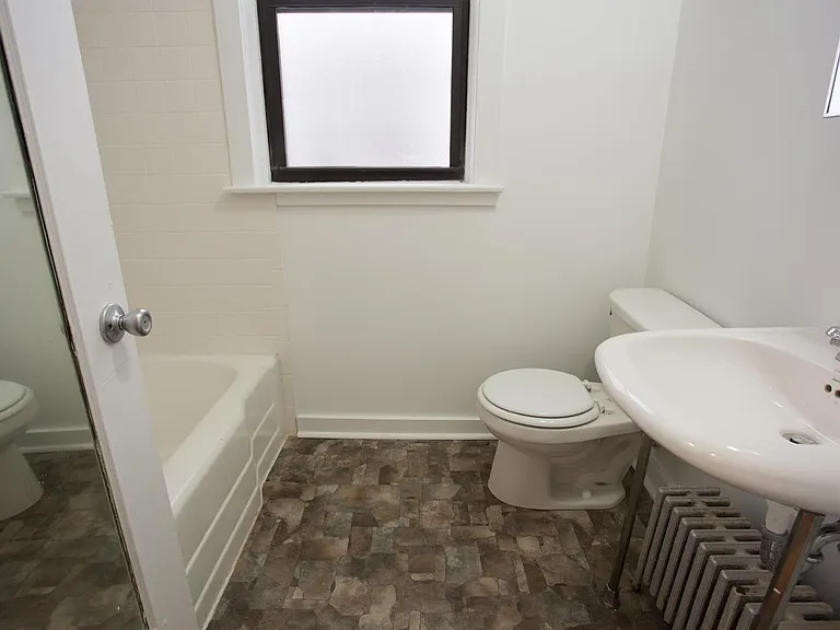5337 S. Hyde Park Boulevard — Photo 5