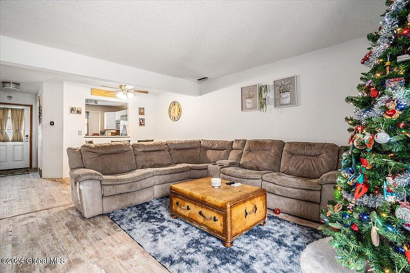 5th image of 6 Bennington Way