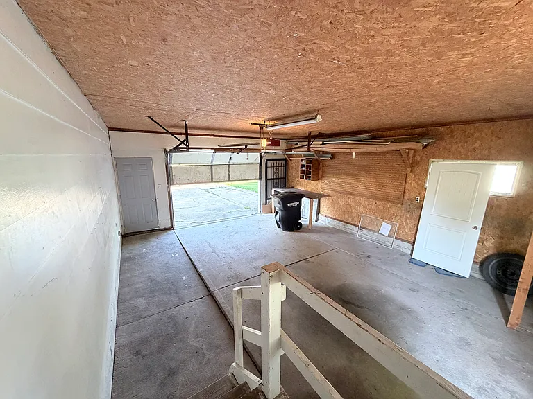 1002 W Saunders St — Photo 4
