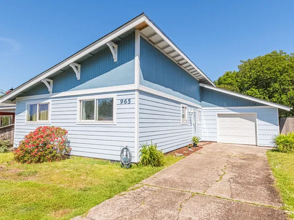 965 SE Ball Blvd, Waldport, OR 97394