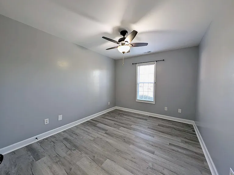 102 Cottage Ct — Photo 6