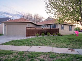 2404 Blakemoore Dr, Salina, KS 67401