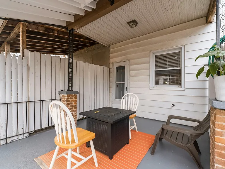 831 Wellington St — Photo 17