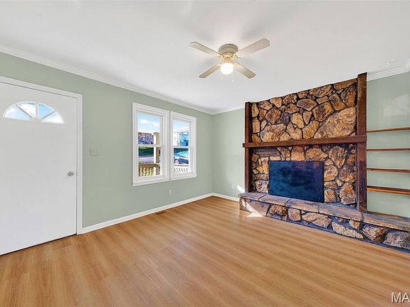 3rd image of 8965 Tudor Ave