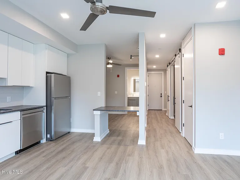 607 S 11th St #101 — Photo 4