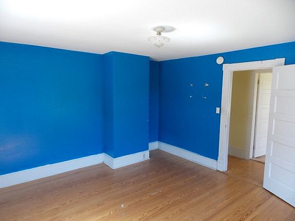 5th image of 27305 Main St