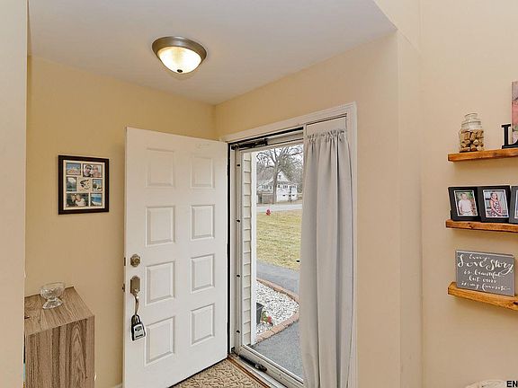 3rd image of 2 Green Meadow Dr