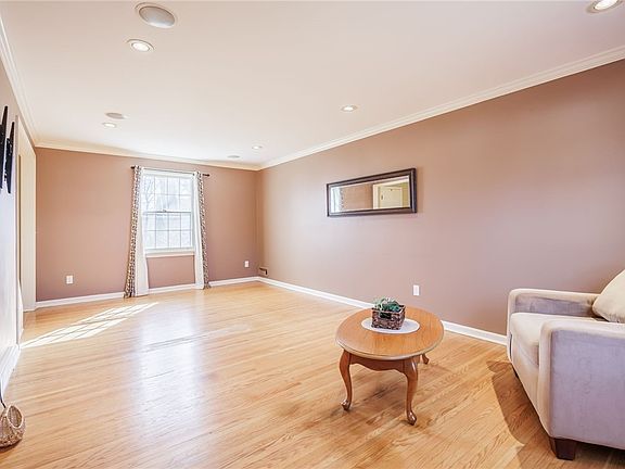 4th image of 60 San Marie Dr