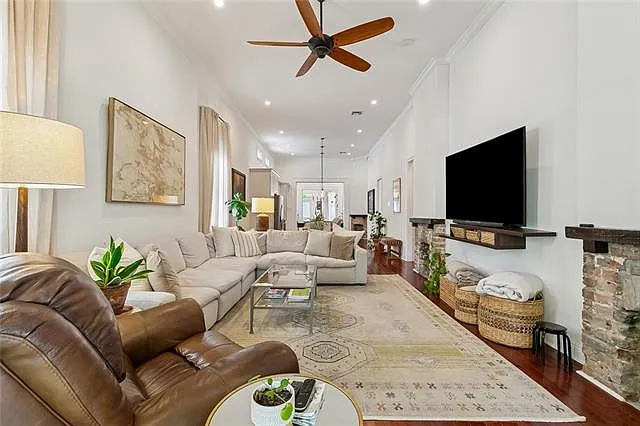 2508 Marengo St — Photo 14
