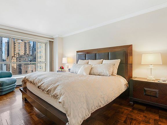 5th image of 200 Central Park S APT 20G
