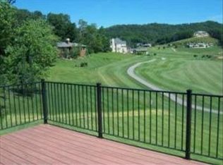 438 Country Club Ln, Onalaska, WI 54650
