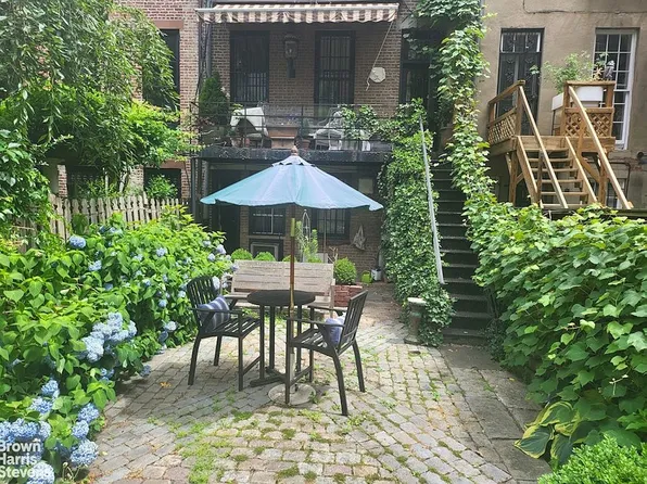 428 W 44th St, New York, NY 10036
