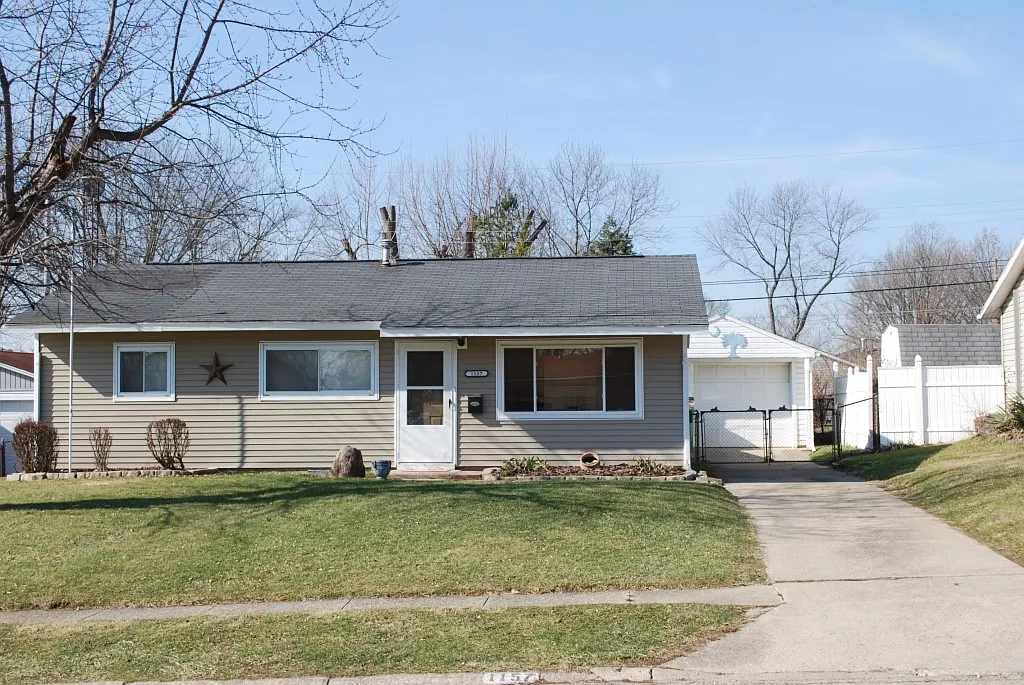 1157 Irmal Dr photo 1