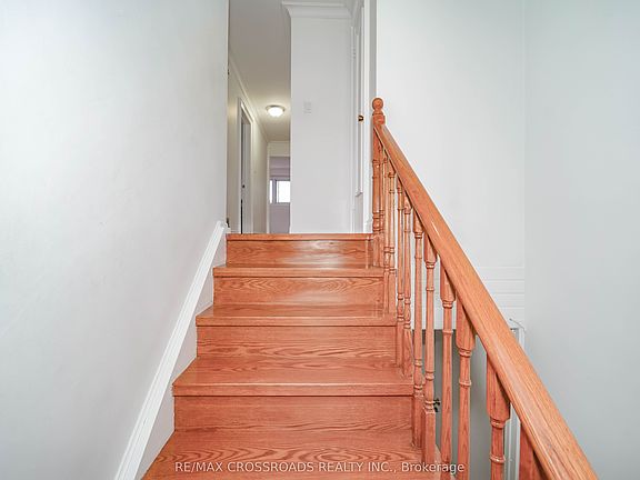 5th image of 8 Topaz Gate