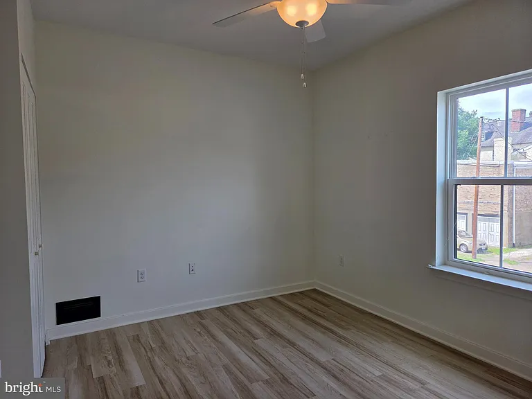 102 Hanover St #208 — Photo 15