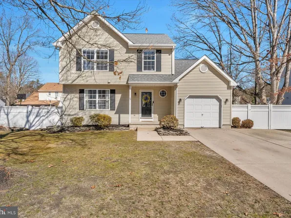 39 Country Club Rd, Pine Hill, NJ 08021