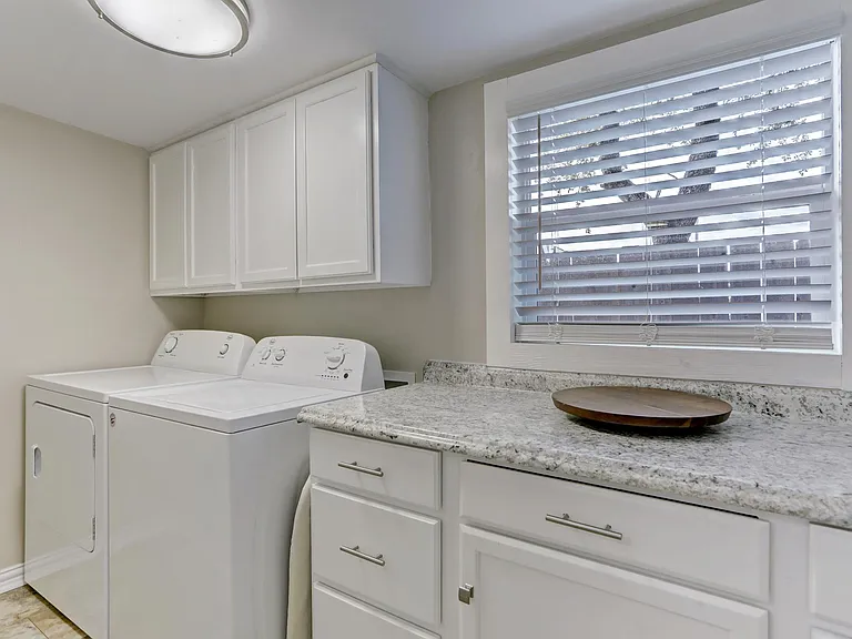 1102 Canyon Edge Dr — Photo 9