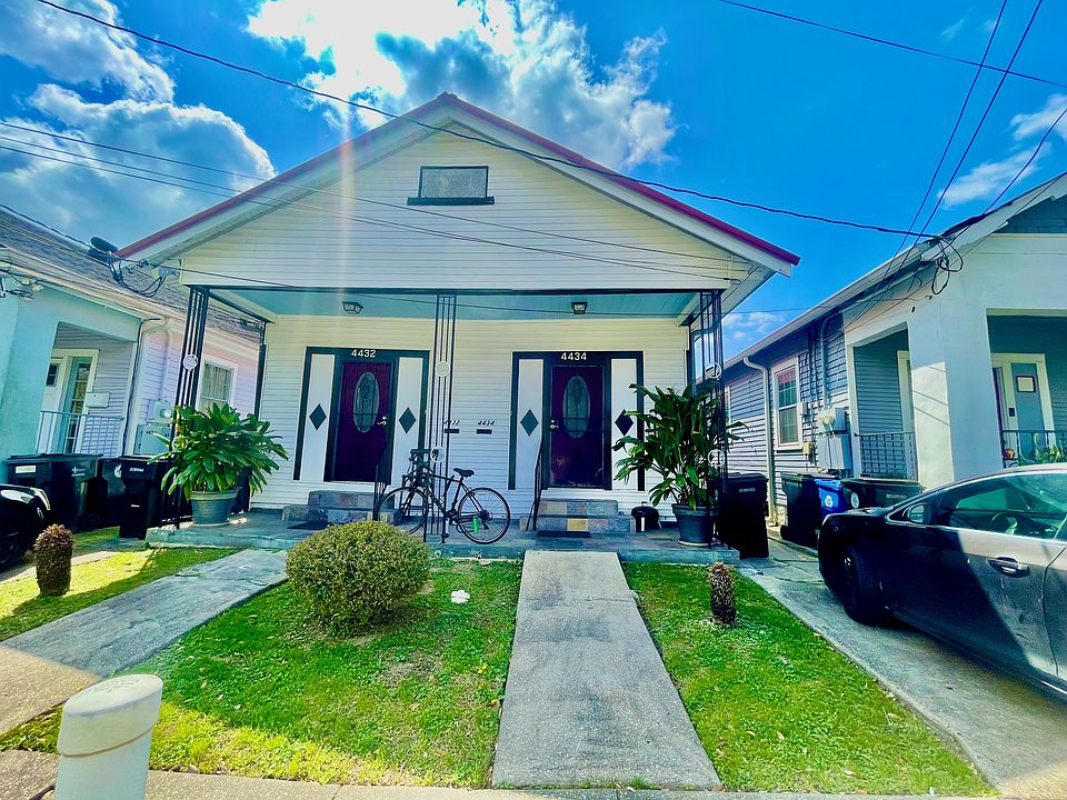 Front of house. Available apartment is in the rear.