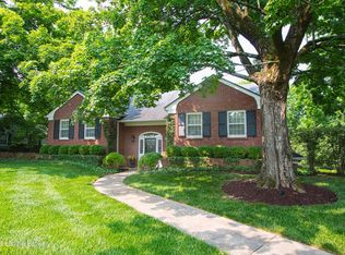 218 Sequoya Rd, Indian Hills, KY 40207