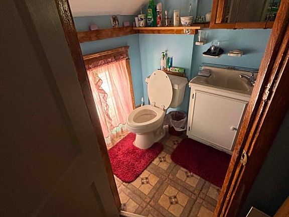 4th image of 148 Hamlet St